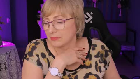 Vivien online show from March 2025 09:13:02 PM