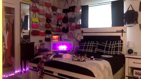 Snapshot of sukkisparkx chatting on April 2026 01:28:02 AM lexie online show from April 2026 01:28:02 AM