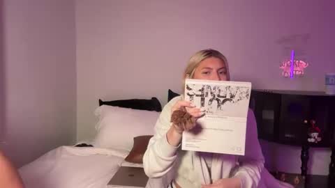 summerclarke2 online show from September 2025 07:30:01 PM