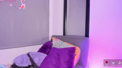 Snapshot of summerofthemoon chatting on October 2025 10:43:02 PM Summer online show from October 2025 10:43:02 PM