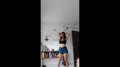 moon1 online show from April 2026 05:07:02 PM