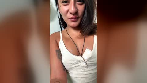 sunnybluee online show from May 2026 01:07:02 PM