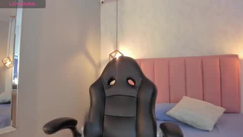  S U N N Y online show from November 2025 12:29:02 PM