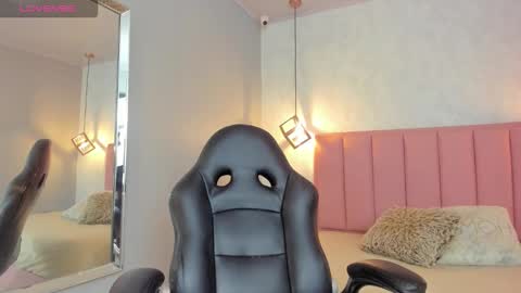  S U N N Y online show from February 2026 12:34:01 PM