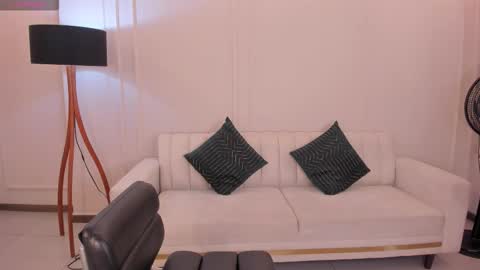 Sunny Rivers online show from October 2025 07:02:01 PM