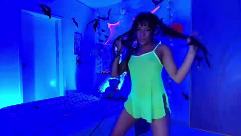    online show from October 2025 01:53:01 PM