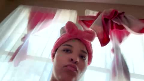 Snapshot of sunsh1n3gurl chatting on June 2026 07:15:02 PM sunsh1n3gurl online show from June 2026 07:15:02 PM