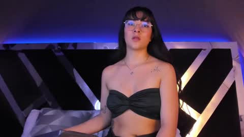 Susann online show from September 2025 07:47:01 PM