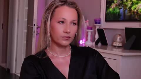 Snapshot of susanjewel chatting on June 2026 09:58:01 AM SusanJewel online show from June 2026 09:58:01 AM