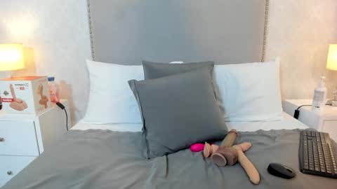 susanthomass online show from February 2026 07:31:02 PM