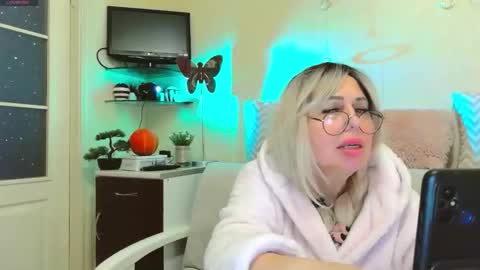 SusieNoreen online show from November 2025 02:52:02 PM