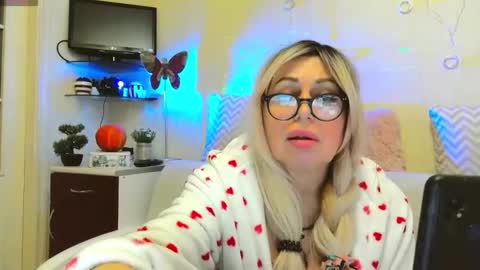 SusieNoreen online show from November 2025 11:54:01 AM