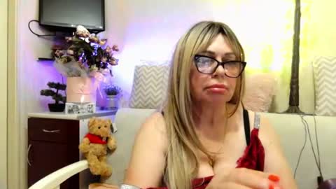Snapshot of susiexnoreen chatting on June 2026 01:04:02 AM SusiexNoreen online show from June 2026 01:04:02 AM