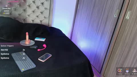 Andrea online show from February 2026 08:57:02 PM