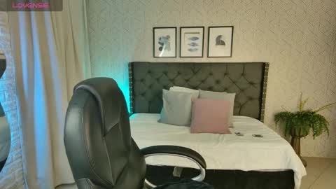   online show from December 2024 12:41:02 PM