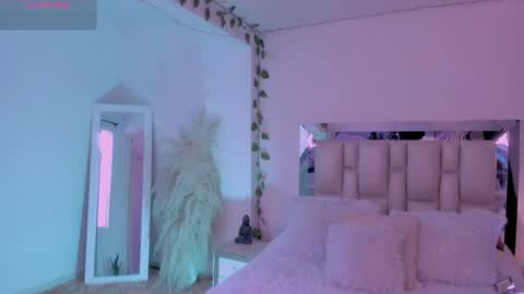 Snapshot of sussy_bell_ chatting on April 2026 09:27:01 PM sussy_bell_ online show from April 2026 09:27:01 PM