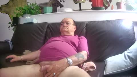 Snapshot of suv1 chatting on October 2025 02:04:01 PM Otto online show from October 2025 02:04:01 PM