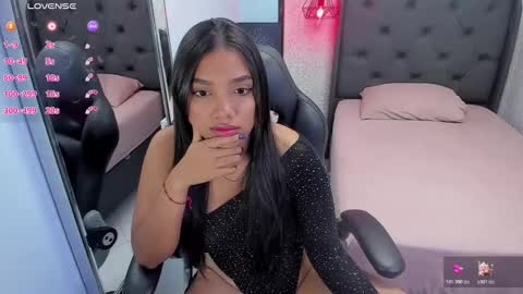 S U Z E T  online show from November 2025 07:35:01 PM