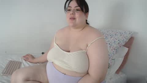 Snapshot of suzyitsstunning23 chatting on November 2025 02:32:02 AM suzy online show from November 2025 02:32:02 AM