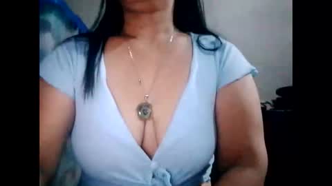 Snapshot of suzzie_hot chatting on January 2025 01:04:02 PM suzzie_hot online show from January 2025 01:04:02 PM
