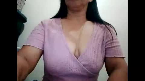 Snapshot of suzzie_hot chatting on February 2025 10:14:01 AM suzzie_hot online show from February 2025 10:14:01 AM