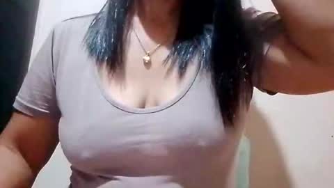Snapshot of suzzie_hot chatting on December 2025 12:24:02 PM suzzie_hot online show from December 2025 12:24:02 PM