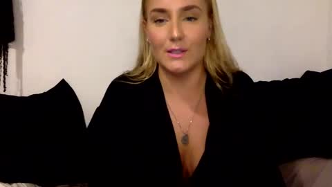 Snapshot of swedish_candii chatting on January 2025 04:37:01 AM Swedish Candii online show from January 2025 04:37:01 AM