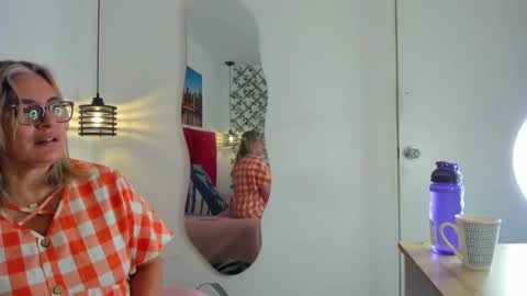 Snapshot of sweet__mature chatting on September 2025 04:08:02 PM Carolina online show from September 2025 04:08:02 PM