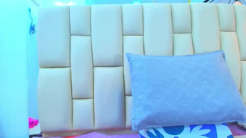 Amye  online show from October 2025 07:14:02 PM