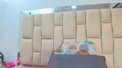 Amye  online show from November 2025 07:47:02 PM