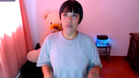 Stephanie online show from November 2025 07:17:01 PM