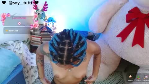 Snapshot of sweet_bluee chatting on December 2024 03:01:02 PM Tutti  online show from December 2024 03:01:02 PM