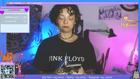 Snapshot of sweet_bluee chatting on October 2025 02:28:02 AM Tutti  online show from October 2025 02:28:02 AM