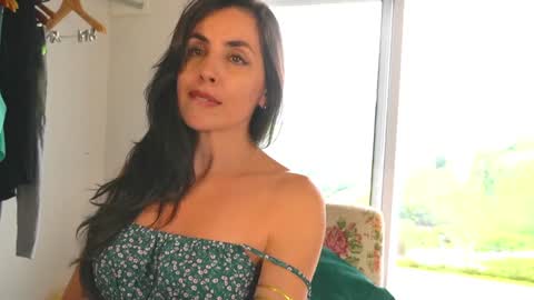 Snapshot of sweet_chilli_ chatting on January 2025 03:40:02 PM Bruna - Live on December - My wishlist online show from January 2025 03:40:02 PM