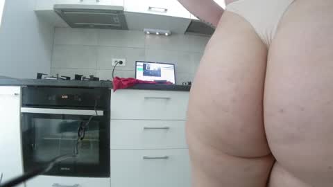 Snapshot of sweet_ella chatting on January 2025 10:52:02 AM online show from January 2025 10:52:02 AM