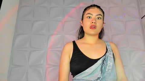 Snapshot of sweet_helen_ chatting on November 2025 06:34:01 PM Lyn online show from November 2025 06:34:01 PM