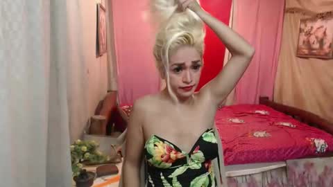 sweet_hunterxx online show from October 2025 12:00:02 AM