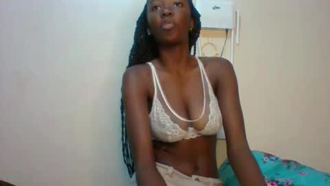 Snapshot of sweet_kcandy chatting on May 2026 01:10:02 PM Sweet KCandy online show from May 2026 01:10:02 PM