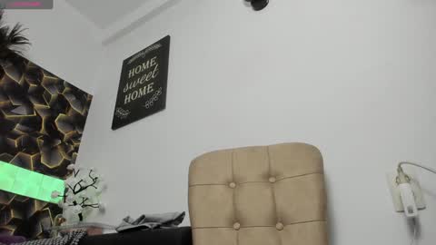 Snapshot of sweet_kitty2000 chatting on December 2024 06:13:02 AM Alesy online show from December 2024 06:13:02 AM