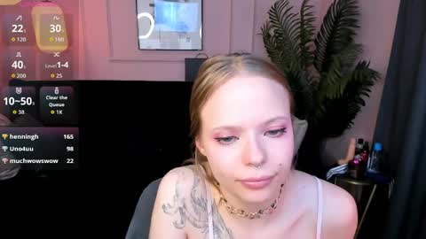 Snapshot of sweet_lucile chatting on May 2026 06:45:01 PM Lucy online show from May 2026 06:45:01 PM