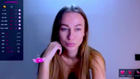 Mia online show from October 2025 12:26:02 PM