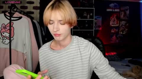 Snapshot of sweet_peach__ chatting on July 2026 02:52:01 PM kira online show from July 2026 02:52:01 PM
