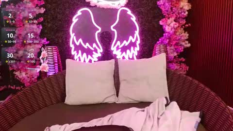 Roxanee online show from January 2026 01:15:01 PM