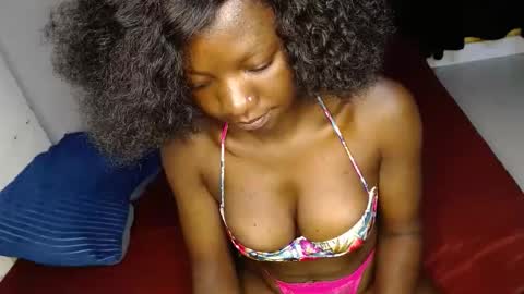 ellanah Tracie online show from January 2026 12:02:01 AM