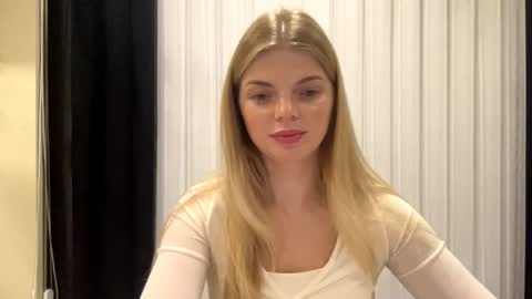 Snapshot of sweet_sinn_ chatting on October 2025 09:02:01 PM Mira online show from October 2025 09:02:01 PM