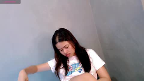 Snapshot of sweet_sirenxx chatting on December 2024 09:17:01 AM Leah online show from December 2024 09:17:01 AM