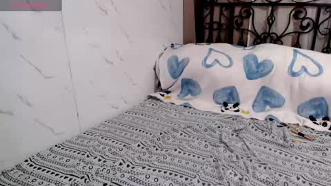 Snapshot of sweet_sirenxx chatting on April 2026 07:33:01 AM Leah online show from April 2026 07:33:01 AM