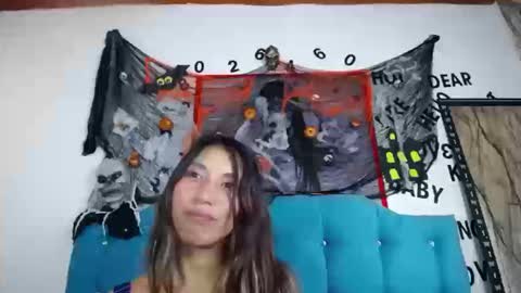 Adriana online show from October 2025 04:09:01 PM