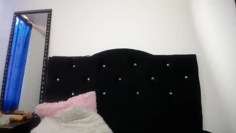 Adriana online show from April 2026 09:01:01 PM