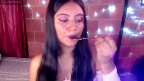 Snapshot of sweet_susy999 chatting on February 2025 10:33:01 PM susy 222 online show from February 2025 10:33:01 PM